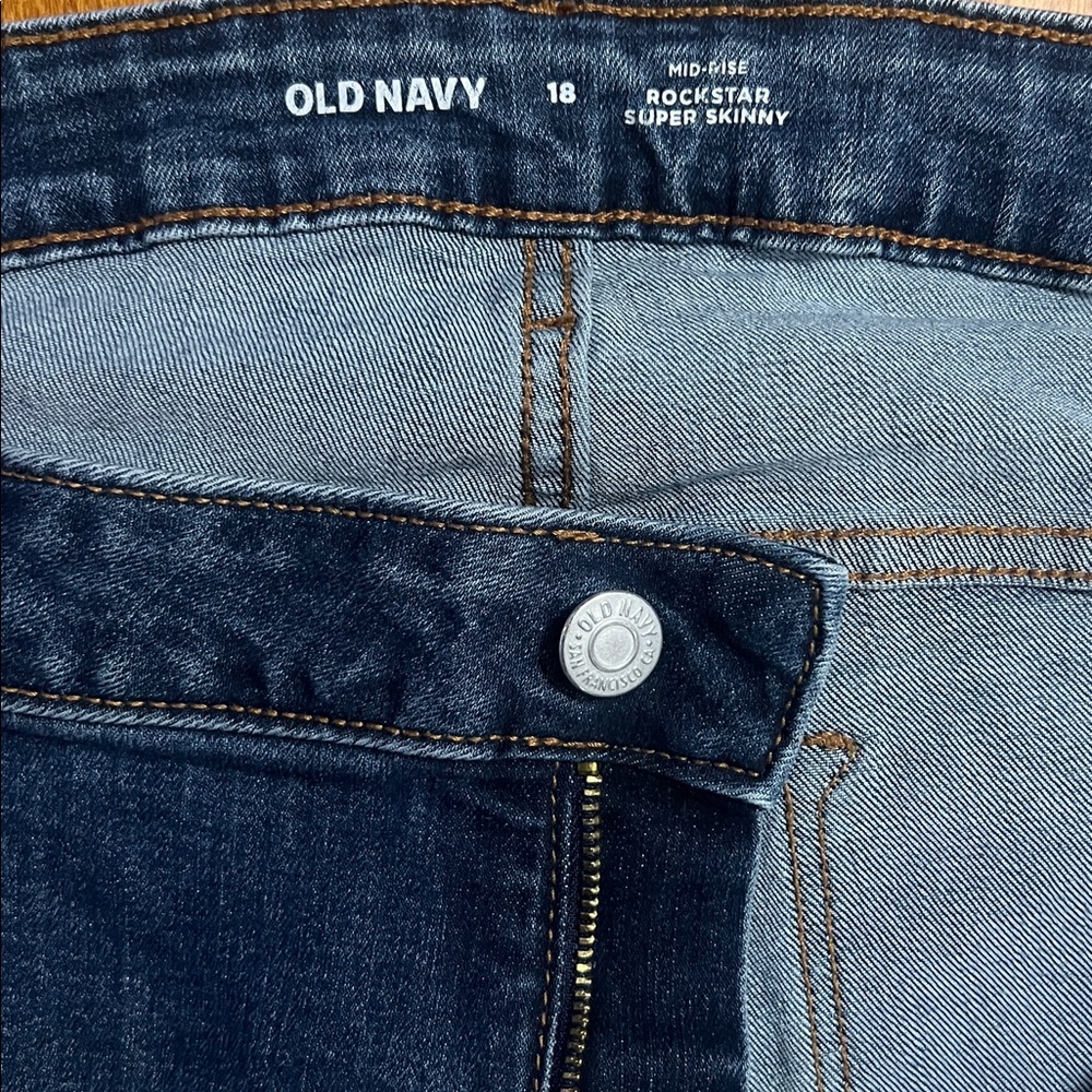 Old Navy Mid-Rise Rockstar Super Skinny Jeans Women’s Size 18 Medium Wash Distre - Picture 3 of 12